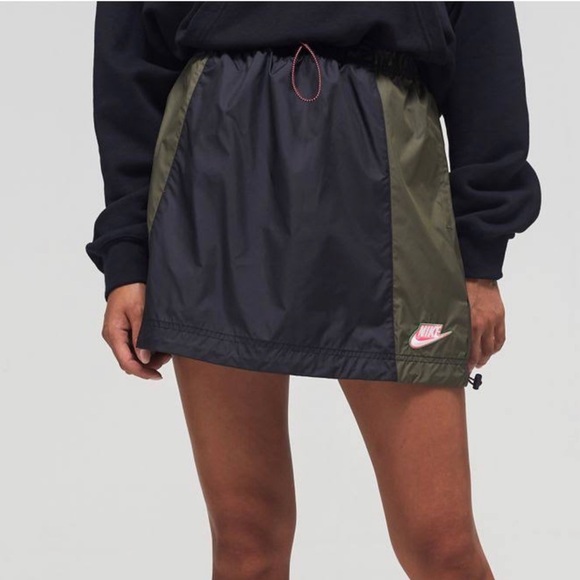 Nike Sportswear Women's Skirt Icon Clash Green Colorblock Sporty Small (K1) - Picture 1 of 9